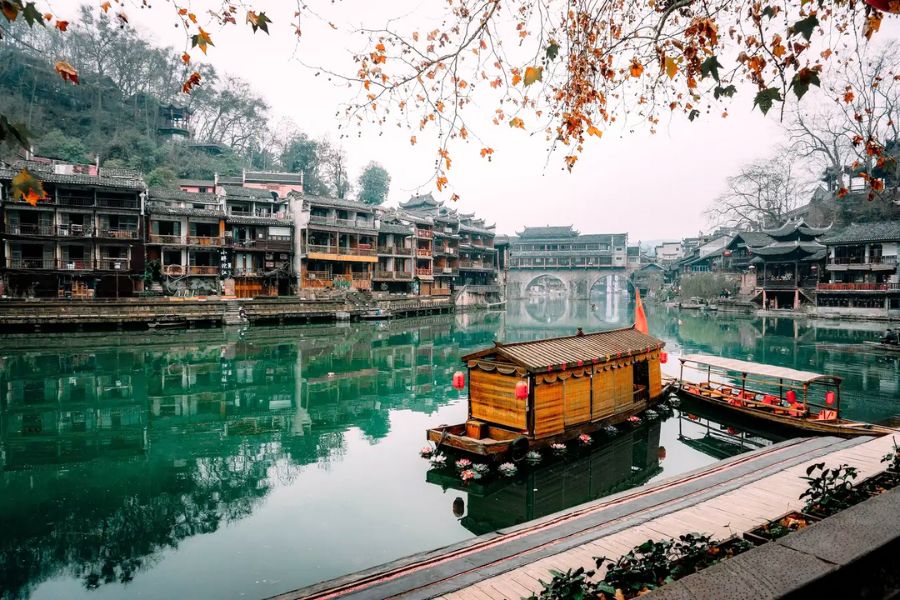 Du lịch Trung Quốc Phượng Hoàng Cổ Trấn có gì đặc sắc?