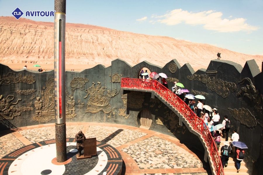 Hỏa Diệm Sơn có gì? Du lịch đến vùng đất "nóng bỏng" nhất Trung Quốc