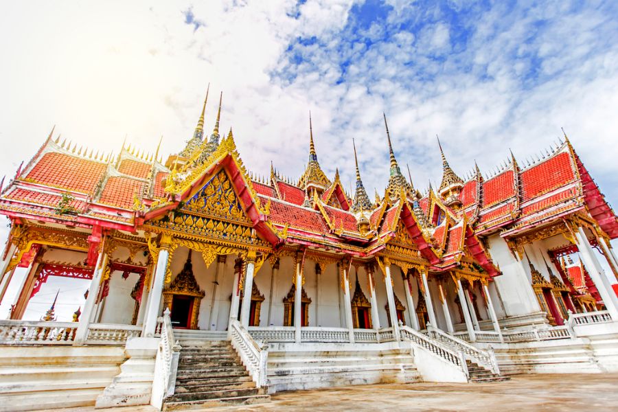 Khám phá chùa trắng Thái Lan - Ngôi chùa có kiến trúc độc đáo bậc nhất thế giới