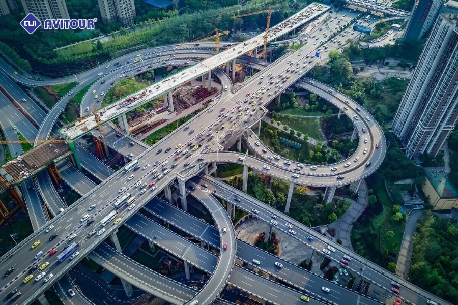 Khám phá ga tàu Lý Tử Bá - Ga tàu "xuyên thủng" tòa nhà 19 tầng