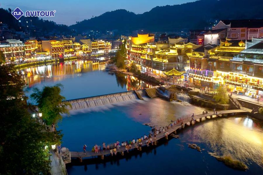 Khám phá kiến trúc điếu cước lâu độc đáo - Phượng Hoàng cổ trấn