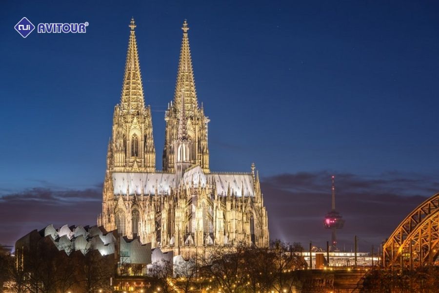 Khám phá nhà thờ lớn Dom - Tuyệt tác nghệ thuật kiến trúc tại Đức