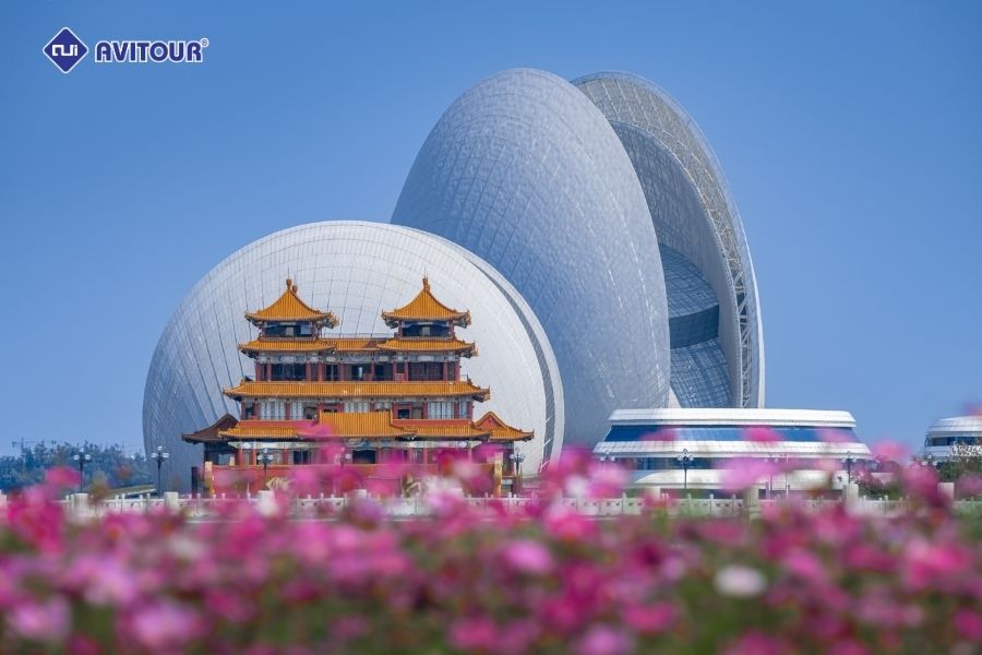 Khám phá vẻ đẹp lộng lẫy của nhà hát Con Sò, Chu Hải