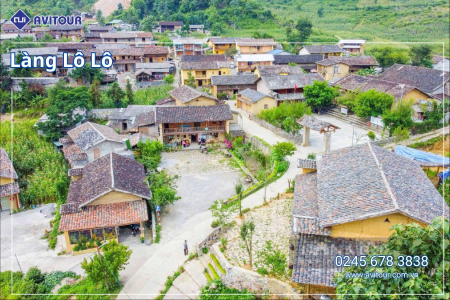 Chủ tịch Hồ Chí Minh trong những năm kháng chiến từ 1941 đến 1945, đoàn chụp hình lưu niệm tại Suối Lê Nin - Núi Các Mác, thăm hang Cốc Bó.