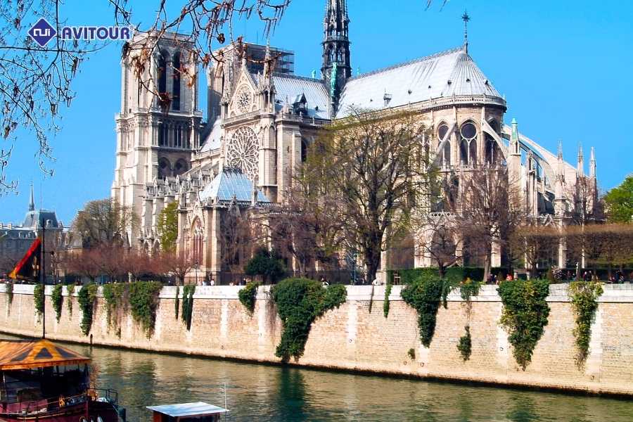 Kiến trúc nhà thờ Đức Bà Paris: Kiệt tác bằng đá bên dòng sông Seine