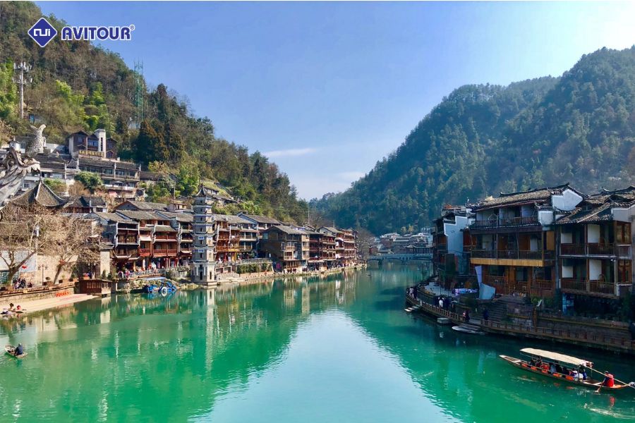 Kinh nghiệm du lịch Phượng Hoàng Cổ Trấn: Cẩm nang chi tiết cho chuyến đi hoàn hảo