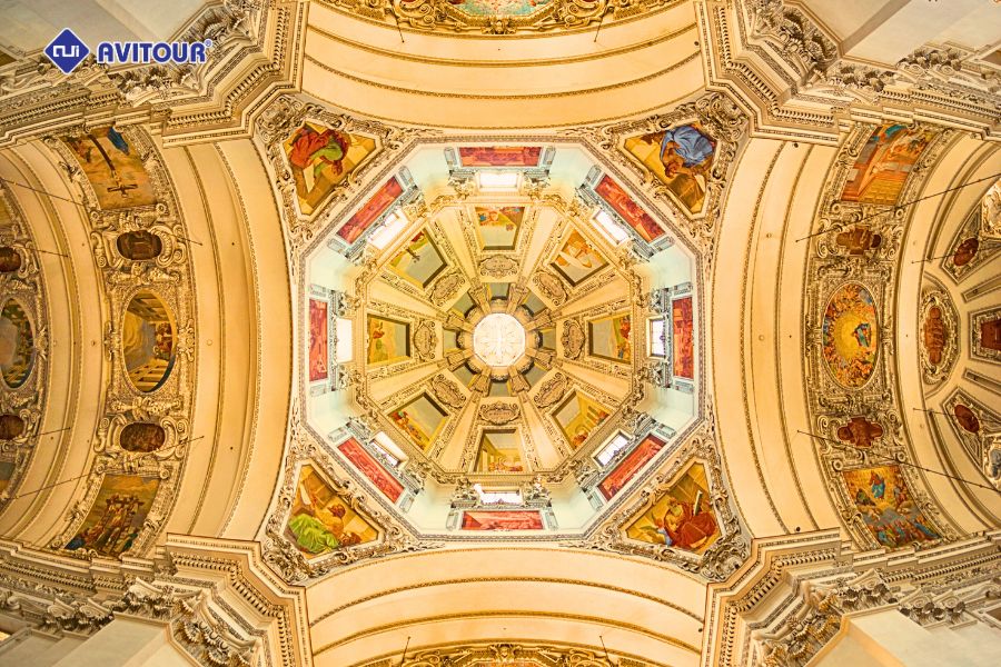 Lạc lối trong vẻ đẹp độc đáo của nhà thờ Salzburger Dom