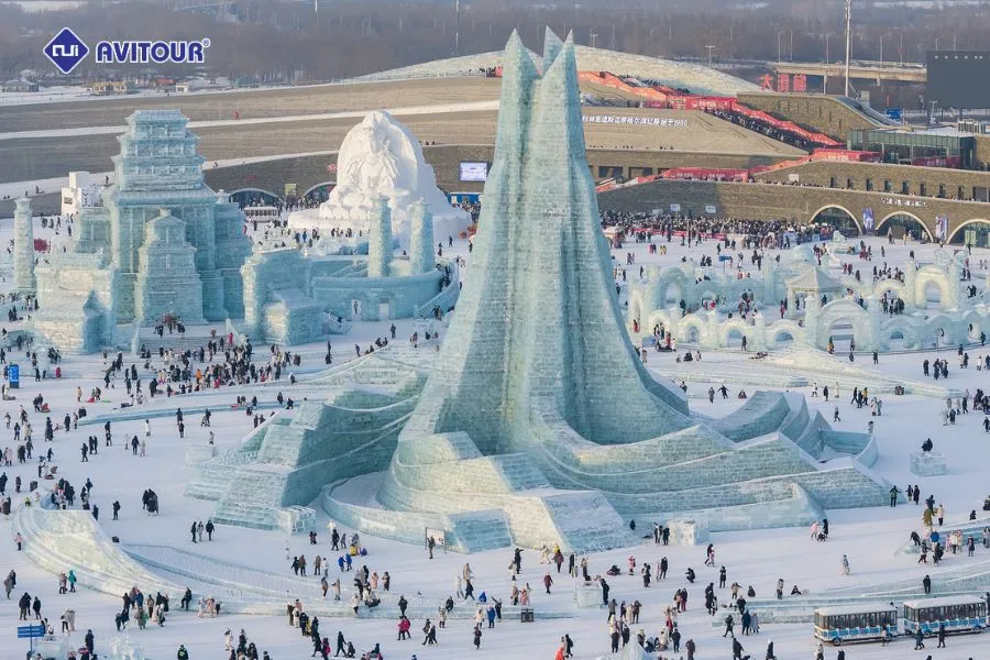 Lạc vào thế giới cổ tích băng giá tại công viên thế giới băng tuyết Cáp Nhĩ Tân