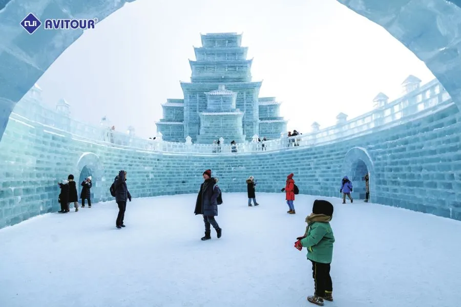 Lạc vào thế giới cổ tích băng giá tại công viên thế giới băng tuyết Cáp Nhĩ Tân
