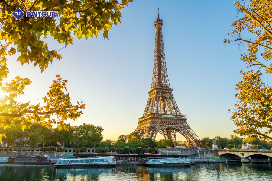 Ngỡ ngàng trước kiến trúc đồ sộ cổng Khải Hoàn Môn nước Pháp