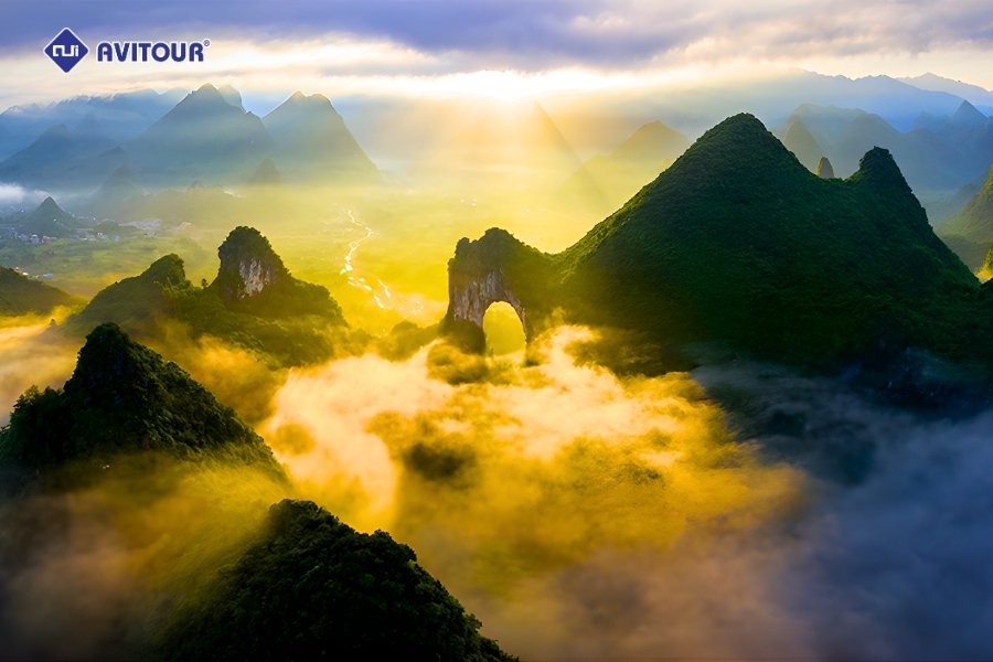 Núi Mặt Trăng - Tuyệt tác thiên nhiên vĩnh cửu giữa lòng Quế Lâm