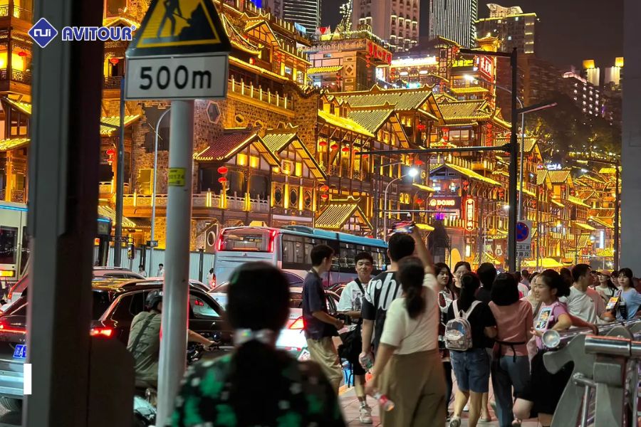 Du lịch Trùng Khánh dưới lầu Hồng Nhai Động