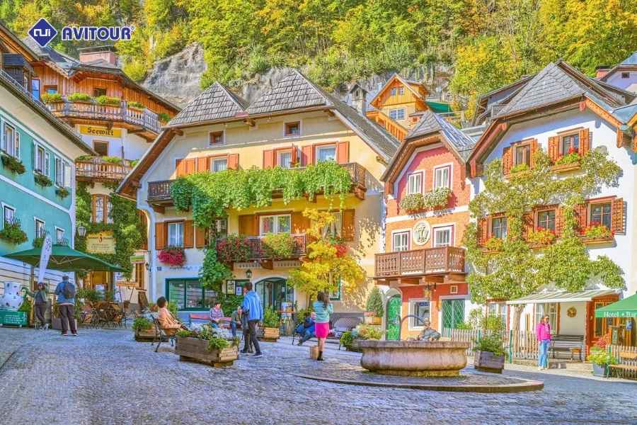 Quảng trường chợ trung tâm Hallstatt - Nơi lưu giữ vẻ đẹp nguyên bản châu Âu