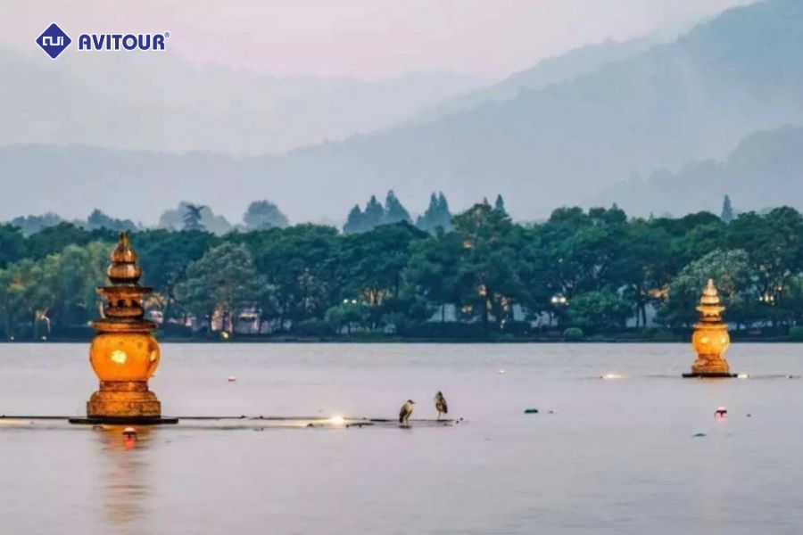 Tham quan vẻ đẹp non nước hữu tình tại Tam Đàn Ấn Nguyệt