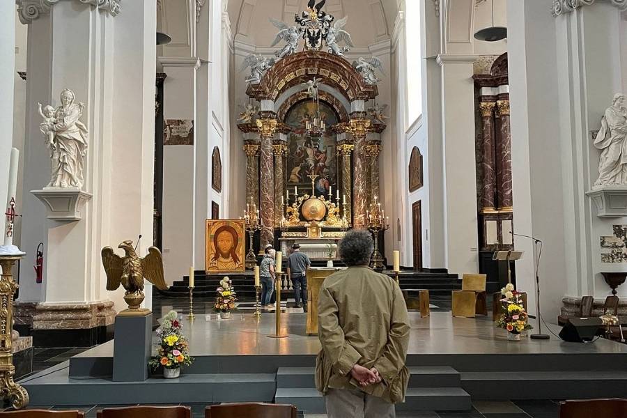 Thánh đường Saint-Barthelemy - Vẻ đẹp vượt thời gian tại Liège