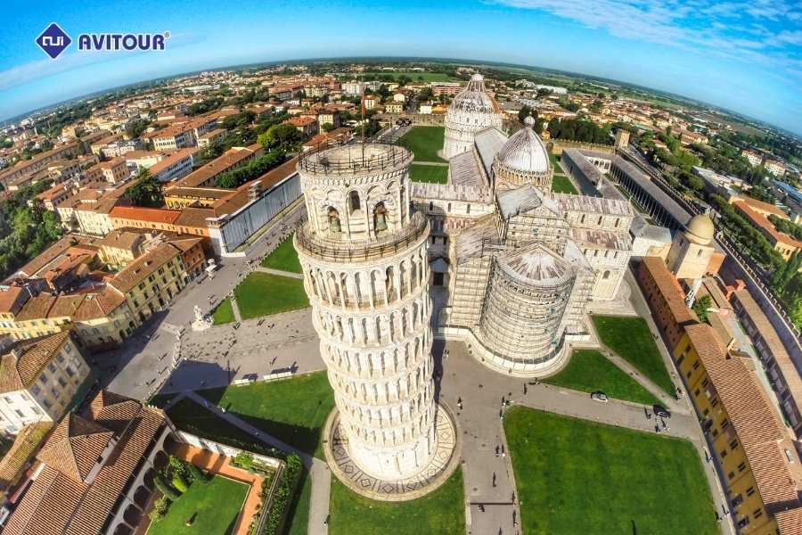 Tháp nghiêng Pisa và trải nghiệm du lịch không thể bỏ lỡ