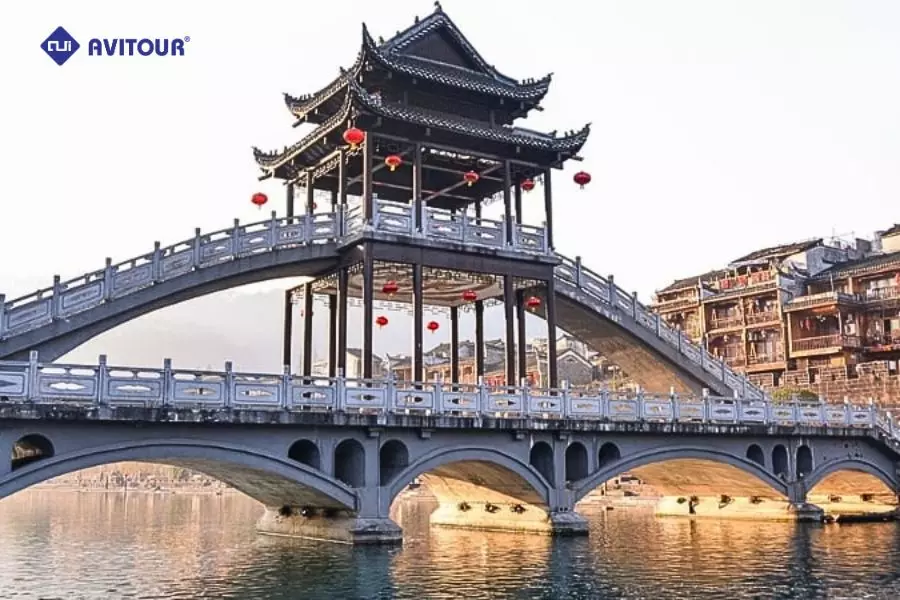 Tháp Vạn Danh - Kiệt tác kiến trúc vượt thời đại Phượng Hoàng Cổ Trấn