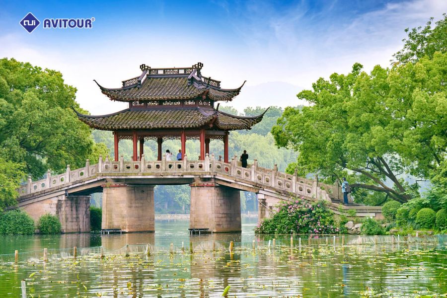 Thưởng ngoạn vẻ đẹp Tây Hồ: Bức tranh thủy mặc lay động lòng người