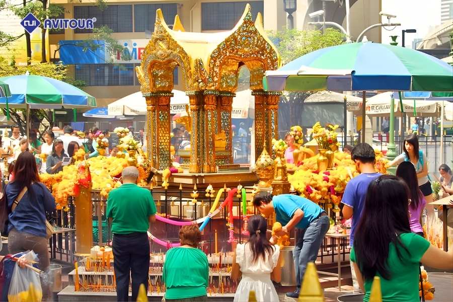 Viếng Phật Bốn Mặt - Khoảng lặng giữa lòng Bangkok náo nhiệt