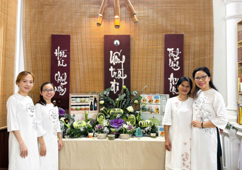 Thành viên Lá Tía Tô trong sự kiện tri ân