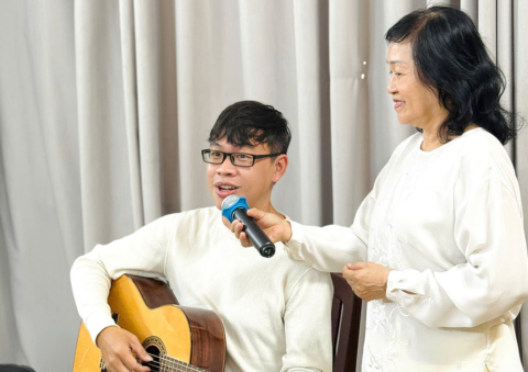 Giọng ca ấm áp của Nhạc sĩ Dật Hanh đưa người nghe chạm vào sự tĩnh tại