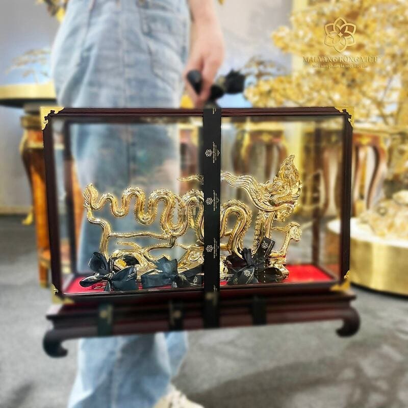 Tượng rồng mạ vàng