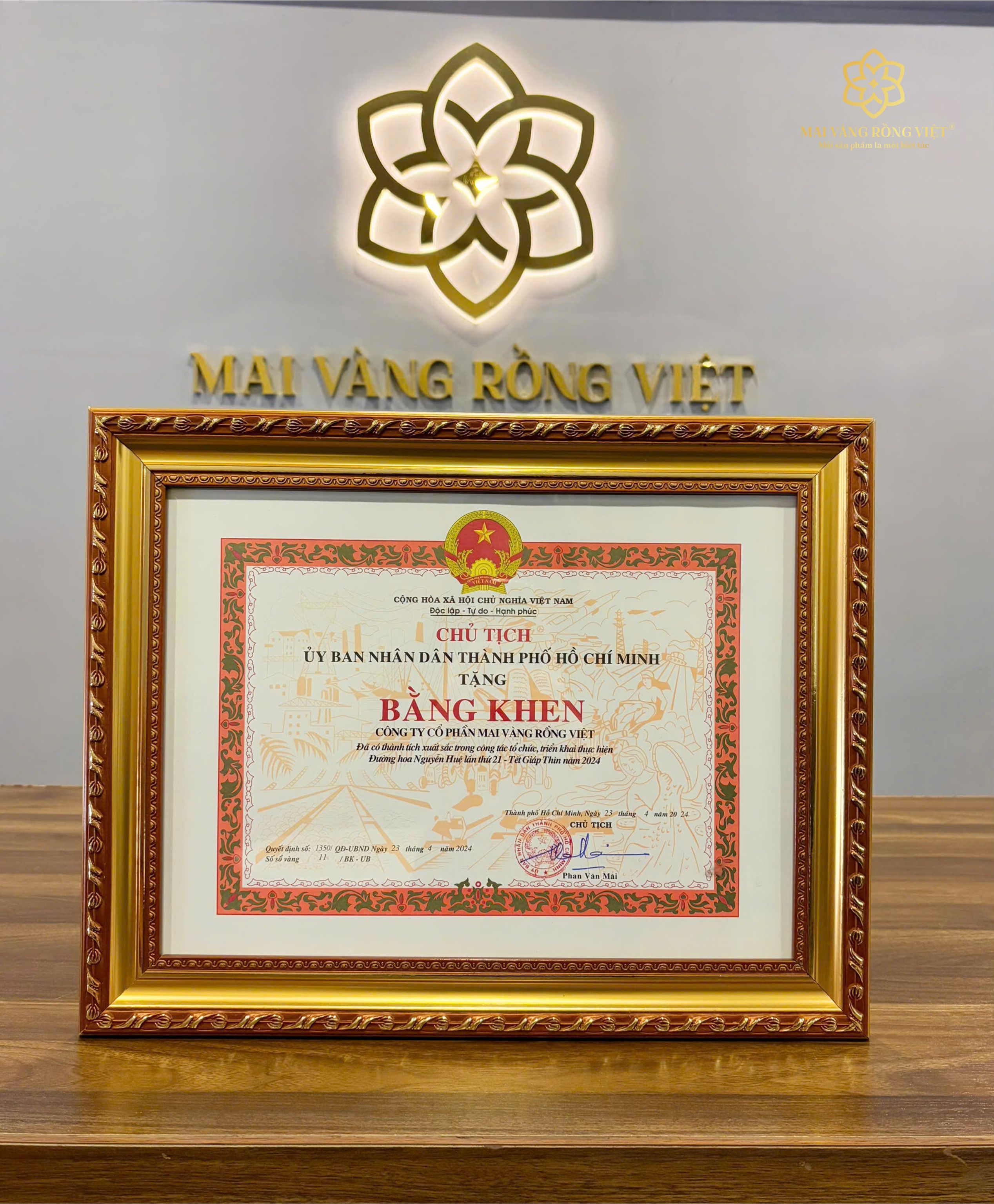 Bằng khen UBND - đường hoa Nguyễn Huệ - Mai Vàng Rồng Việt