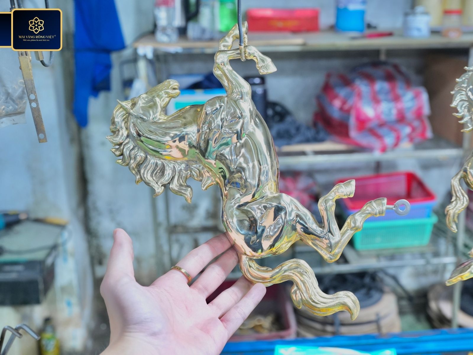 Bước 1 của quy trình mạ vàng theo yêu cầu