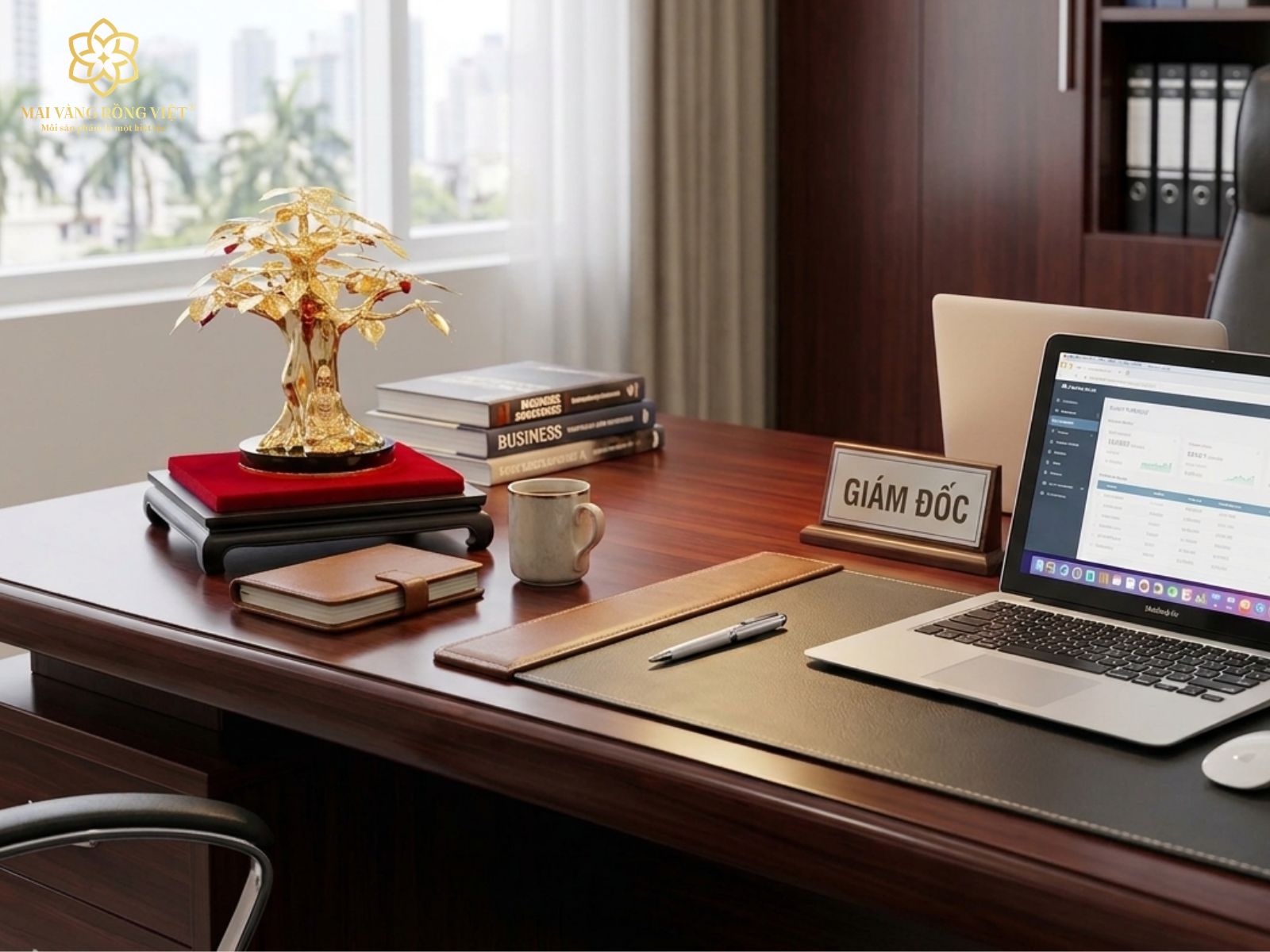 Cây Bồ Đề Bình An mạ vàng 24K đặt tại bàn làm việc
