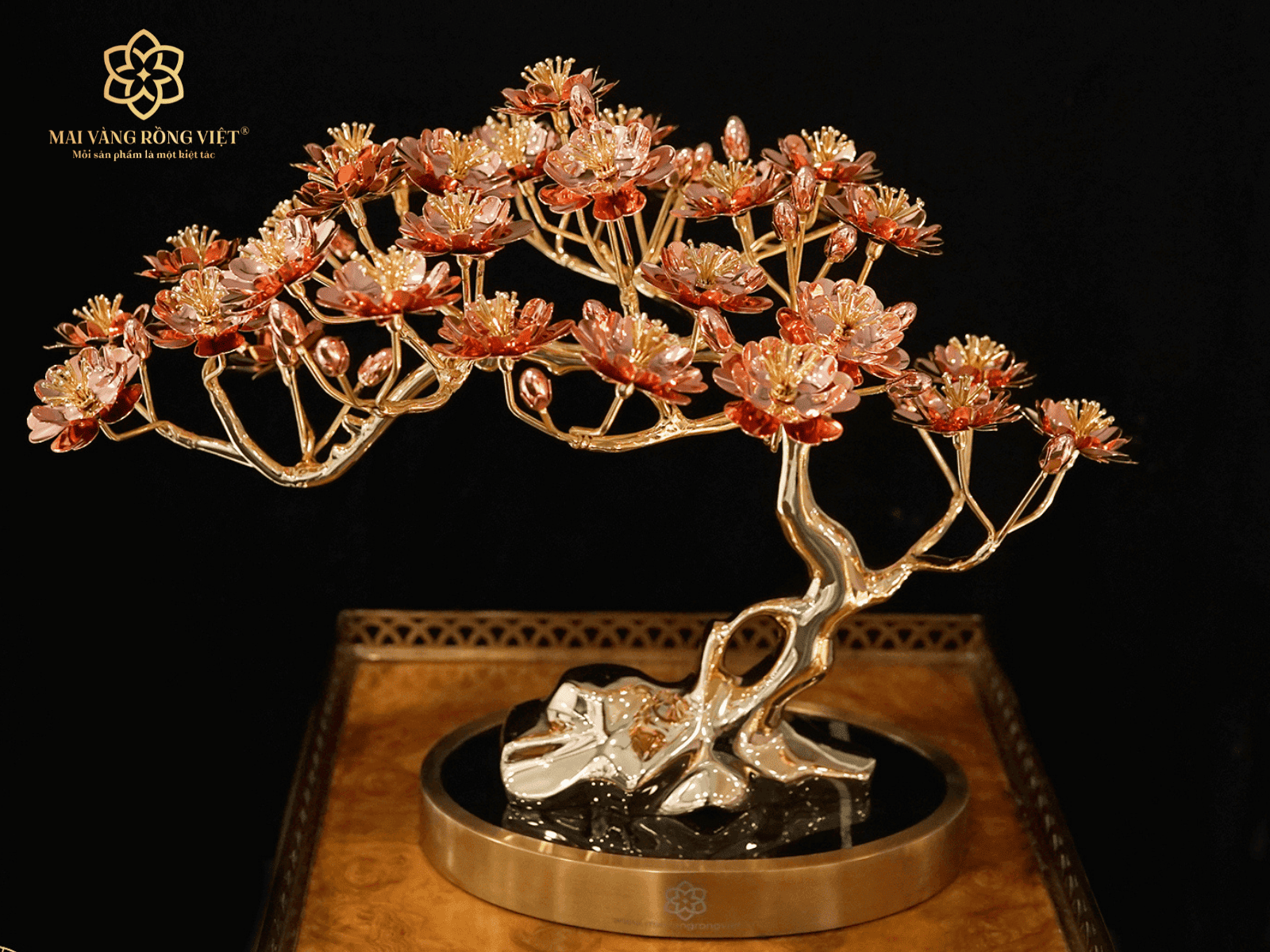 Cây Hoa Đào Hồng Xuân Mạ Vàng 24K tượng trưng cho khởi đầu may mắn và thành công