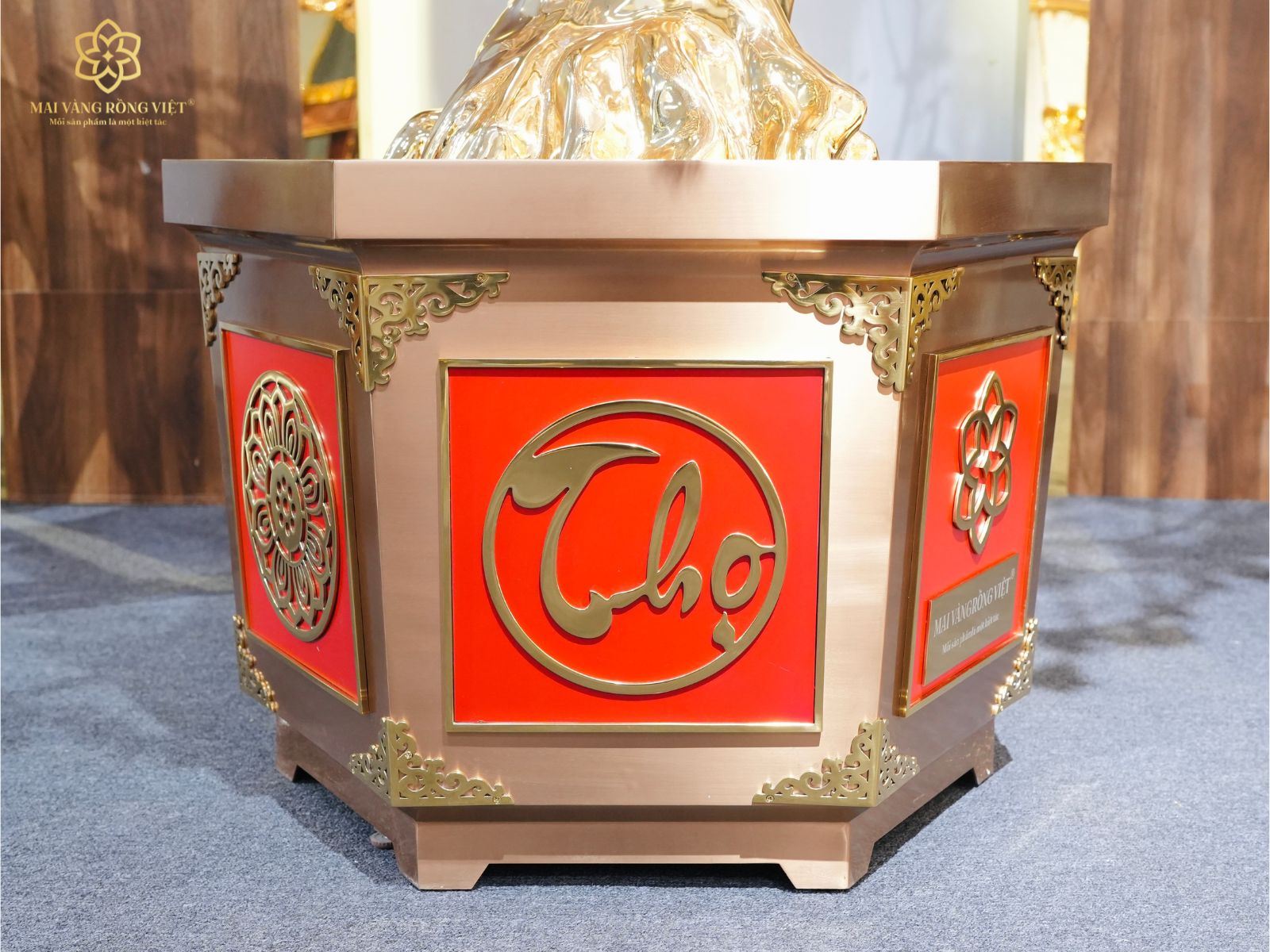 Chữ Thọ Trên Chậu Cây Đào Trường Xuân Mạ Vàng 24K Mix Rose Gold Cao 2,6 Mét