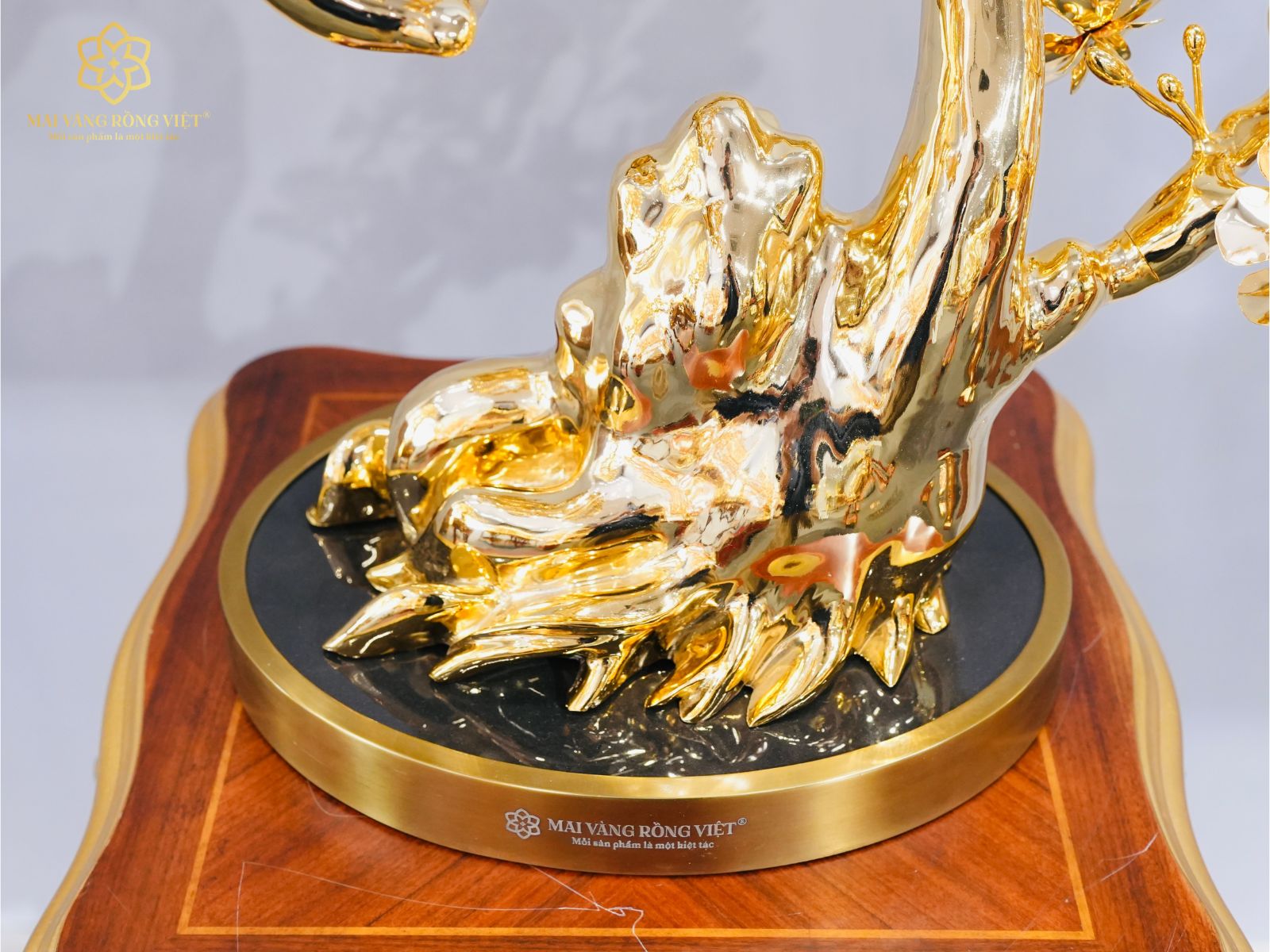 Đế thạch anh cây mai Long Thăng mạ vàng 24K cao 60cm