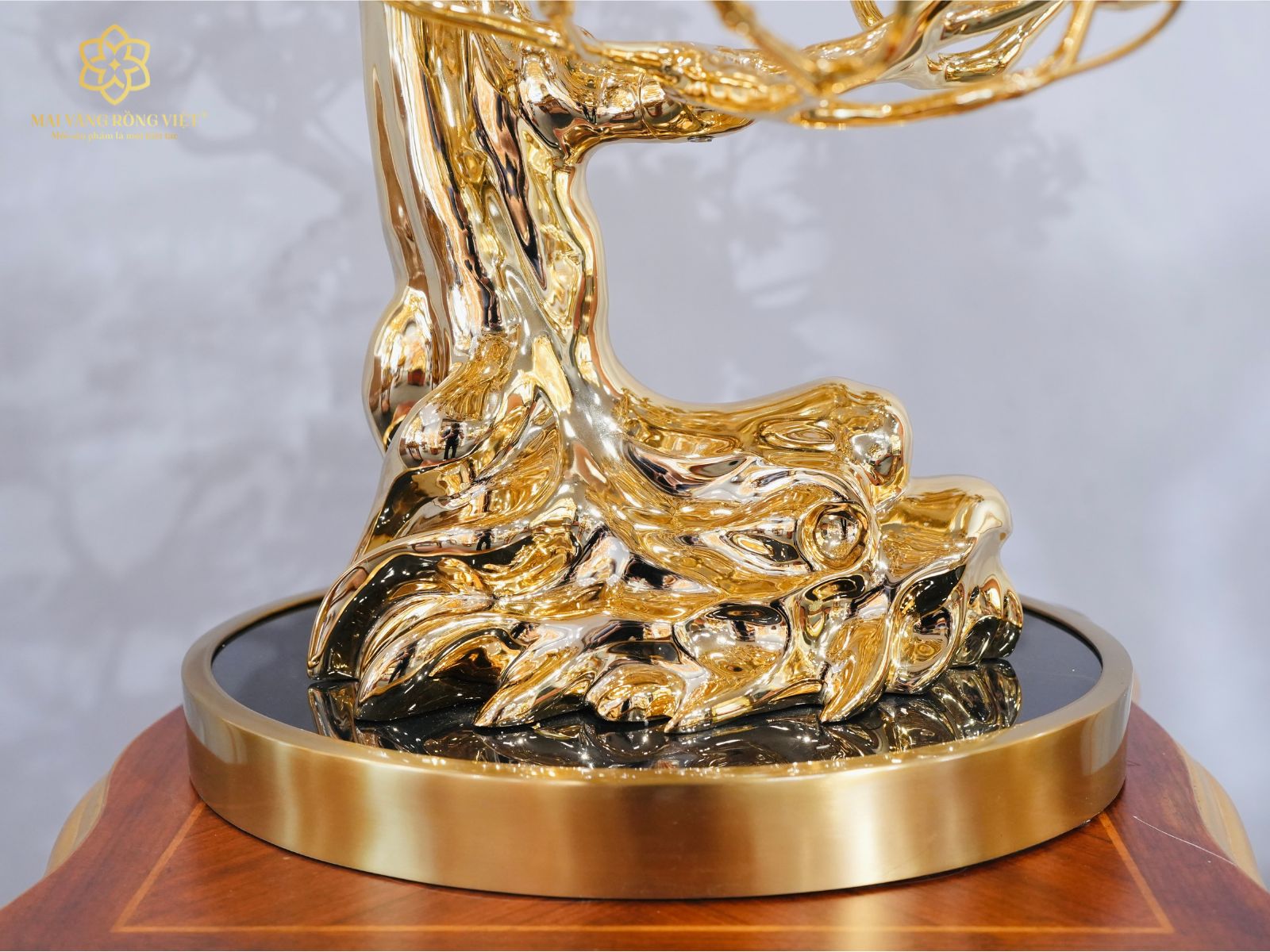 Đế đá thạch anh đen bóng cây Mai Rồng Việt