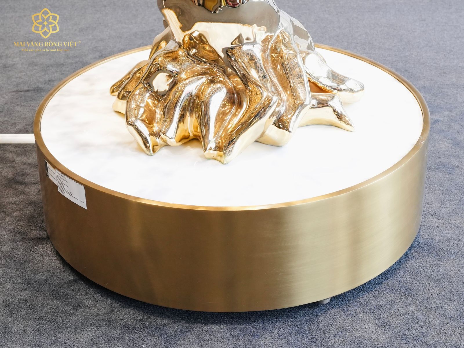 Đế đá thạch anh trắng cây Mai Đại Phúc mạ vàng 24K cao 1m8