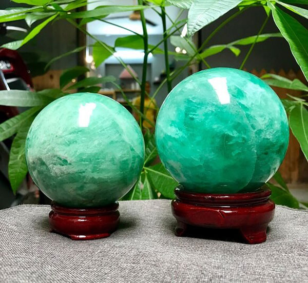 Trưng bày cầu phong thủy đá thể hiện sự uy nghiêm và quyền lực