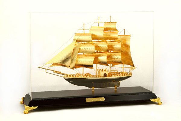 Thuyền buồm là vật phẩm thuộc hành Thủy, tương sinh với mệnh Mộc