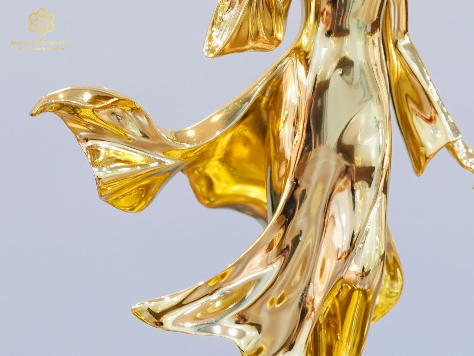 Áo dài tượng Đóa Sen Thiếu Nữ Việt Nam