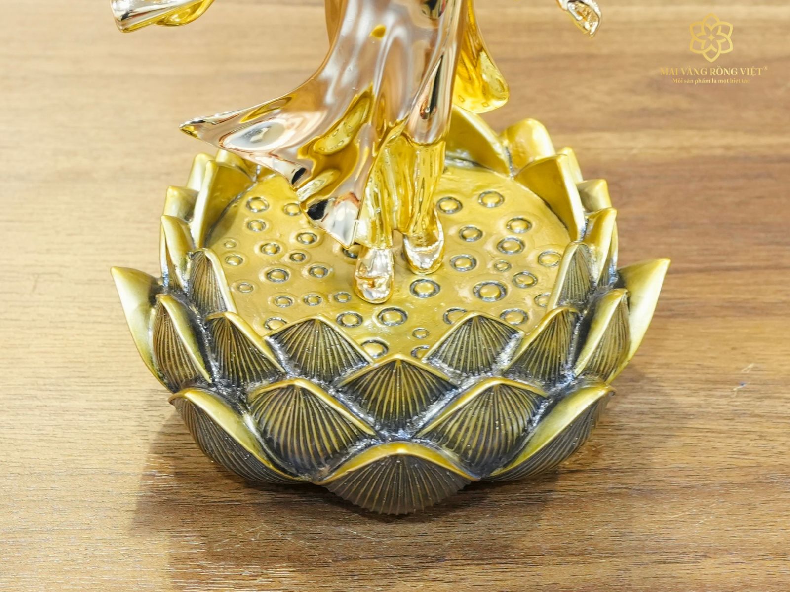 Đế sen của tượng Đóa Sen Thiếu Nữ Việt Nam