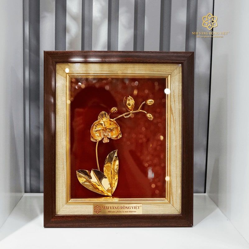 Tranh Lan Hồ Điệp mạ vàng là lựa chọn tuyệt vời để trang trí không gian sống thêm phần ấm cúng