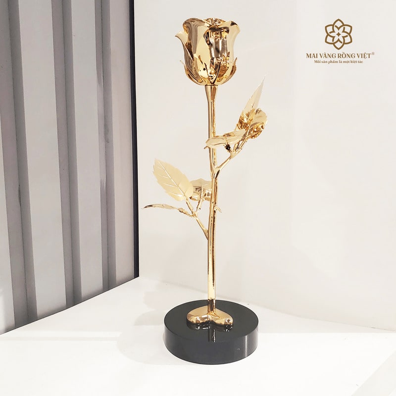 Cây hoa hồng mạ vàng 24K – Biểu tượng của tình yêu vĩnh cửu, sự bền vững và trân trọng