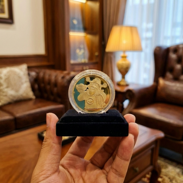 Trên tay sản phẩm Đồng xu Thần Tài Mạ vàng 24k