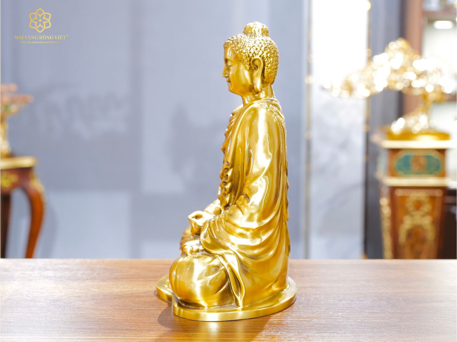 Góc nghiên phải tượng Phật Thích Ca Mâu Ni bằng đồng mạ cổ điển