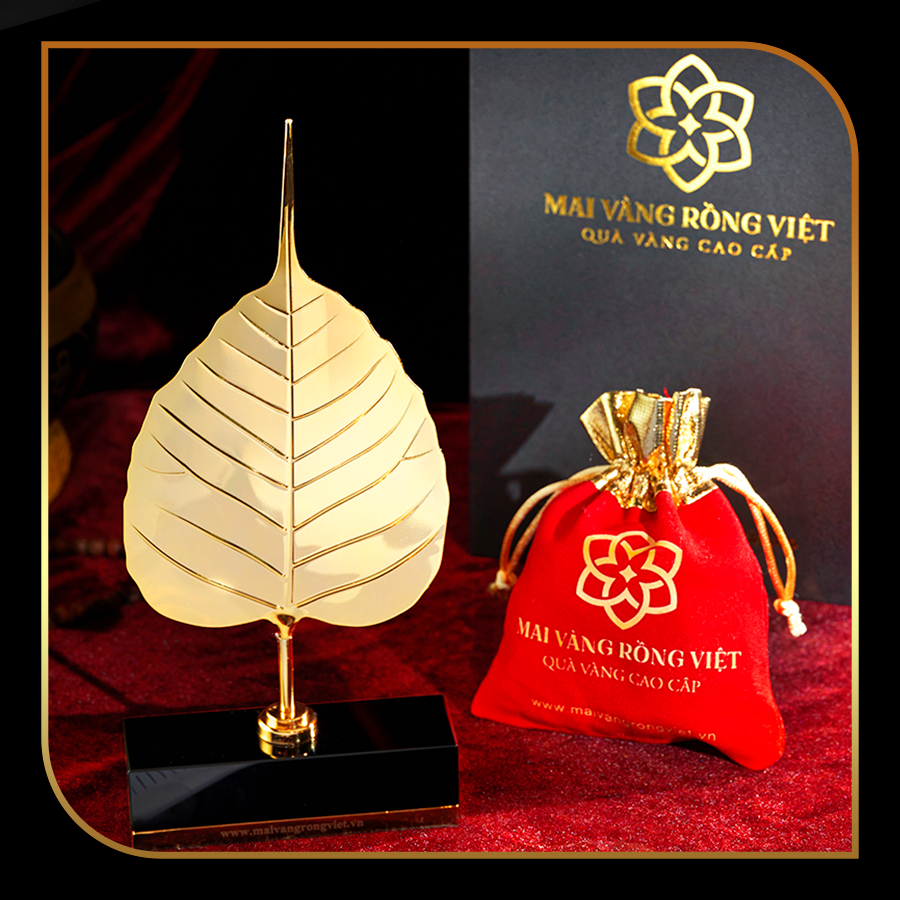 Lá bồ đề dát vàng được chế tác tinh xảo, cầu kỳ của Mai Vàng Rồng Việt