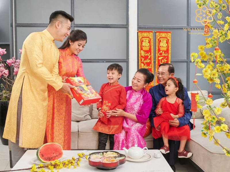 Lưu ý gì khi tặng quà Tết cho bố mẹ