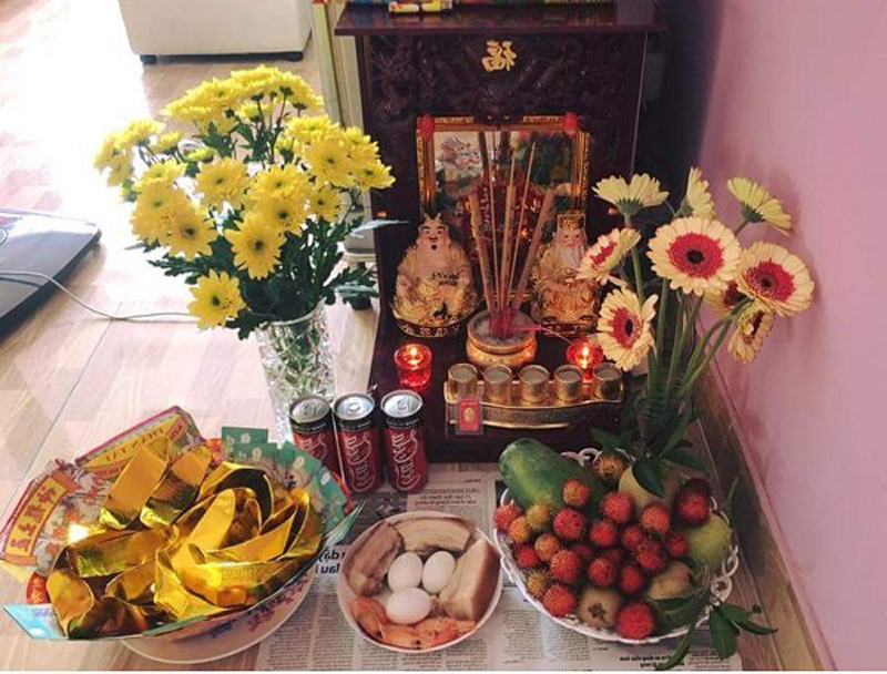 Tùy vào từng vùng miền mà lễ vật cúng Thần Tài có sự khác nhau, tuy nhiên cần có bộ tam sên