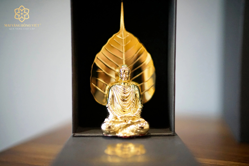 Lá Bồ Đề Hạnh Phúc phù hợp trưng trên xe ô tô, bàn làm việc, giúp gia chủ thu hút tài lộc và gặp nhiều may mắn trong cuộc sống lẫn công việc.