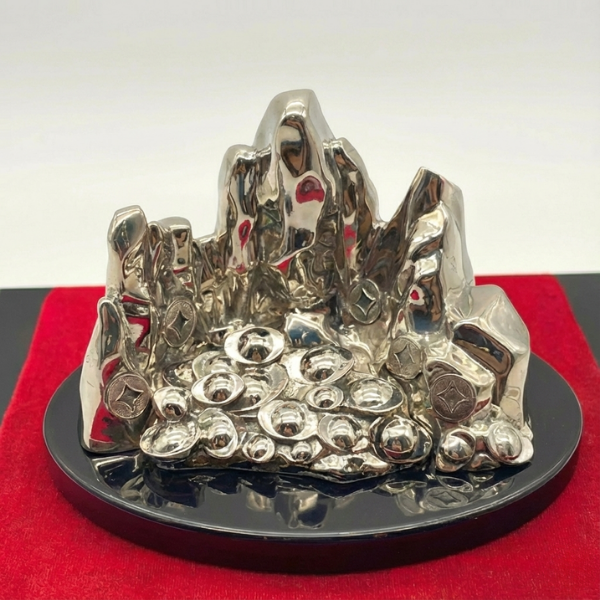 Núi Bạc tượng trưng cho sự may mắn và phú quý