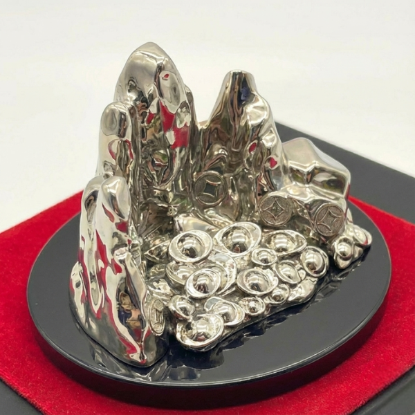 Núi Bạc thường được sử dụng làm quà tặng doanh nghiệp trong các dịp ngoại giao