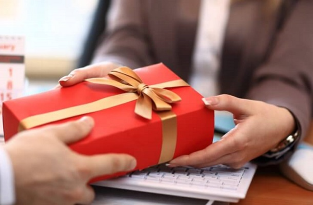 Món quà cho doanh nhân ý nghĩa sẽ giúp tình cảm thêm bền vững