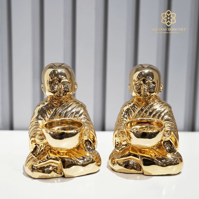 Tượng chú tiểu mạ vàng